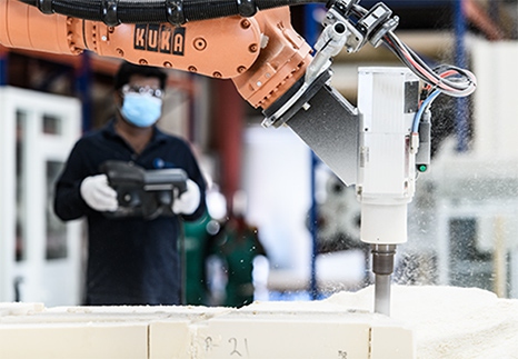 Nova Composites Commissions New KUKA Milling Robot